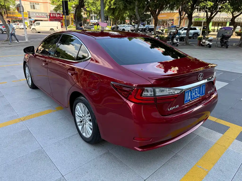 Lexus ES — миниатюра 4