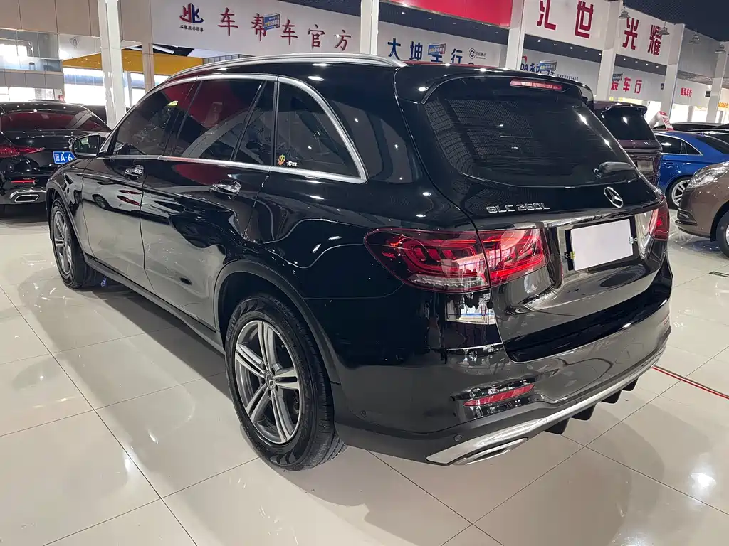 MERCEDES-BENZ GLC