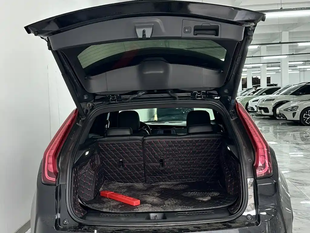 Cadillac XT4 — миниатюра 11