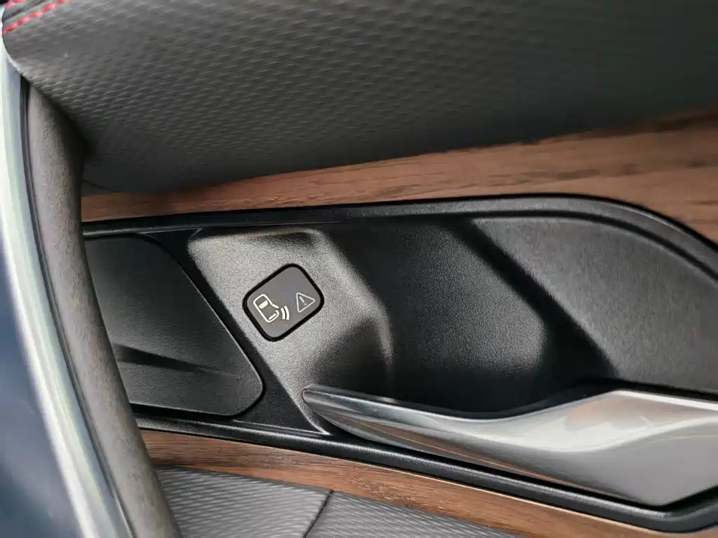 Land Rover Discovery Sport 2022 — фото 13