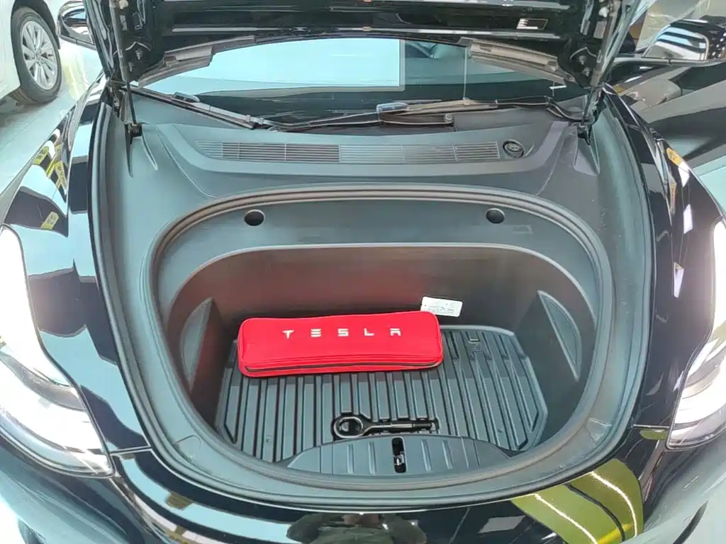 Tesla Model 3 — миниатюра 20