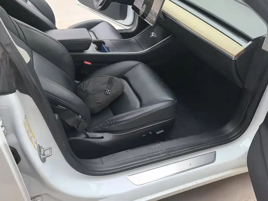 Tesla Model 3 — миниатюра 8