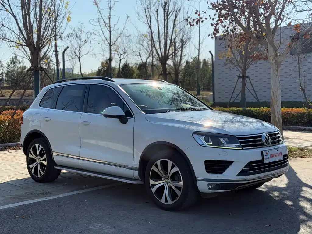 VOLKSWAGEN TOUAREG