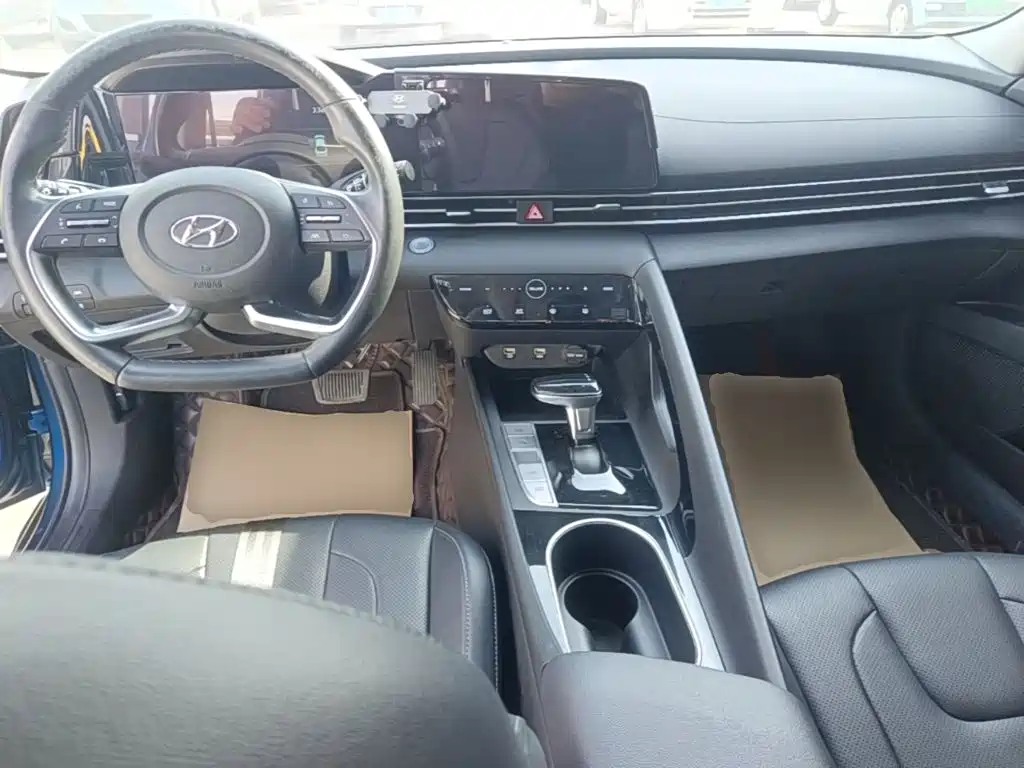 Hyundai Elantra — миниатюра 10