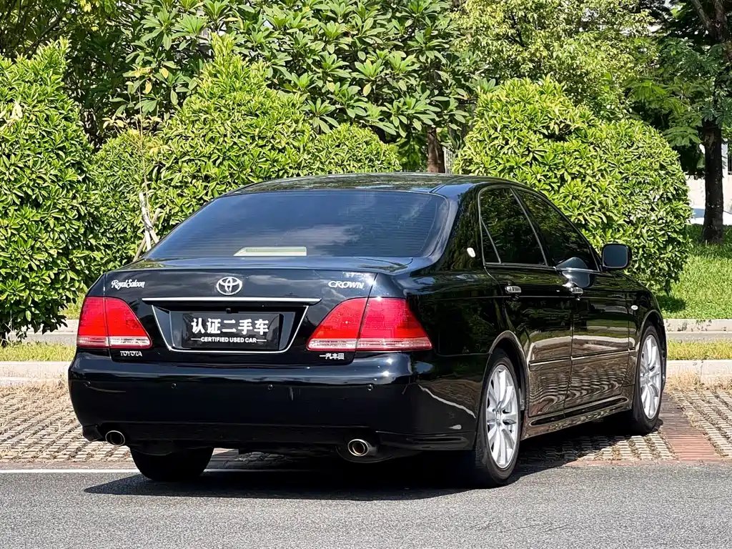 Toyota Crown — миниатюра 13
