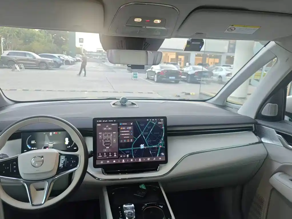 Volvo EM90 — миниатюра 8