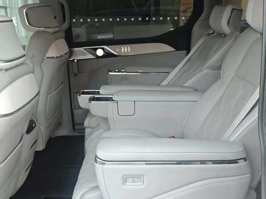 Volvo EM90 — миниатюра 7