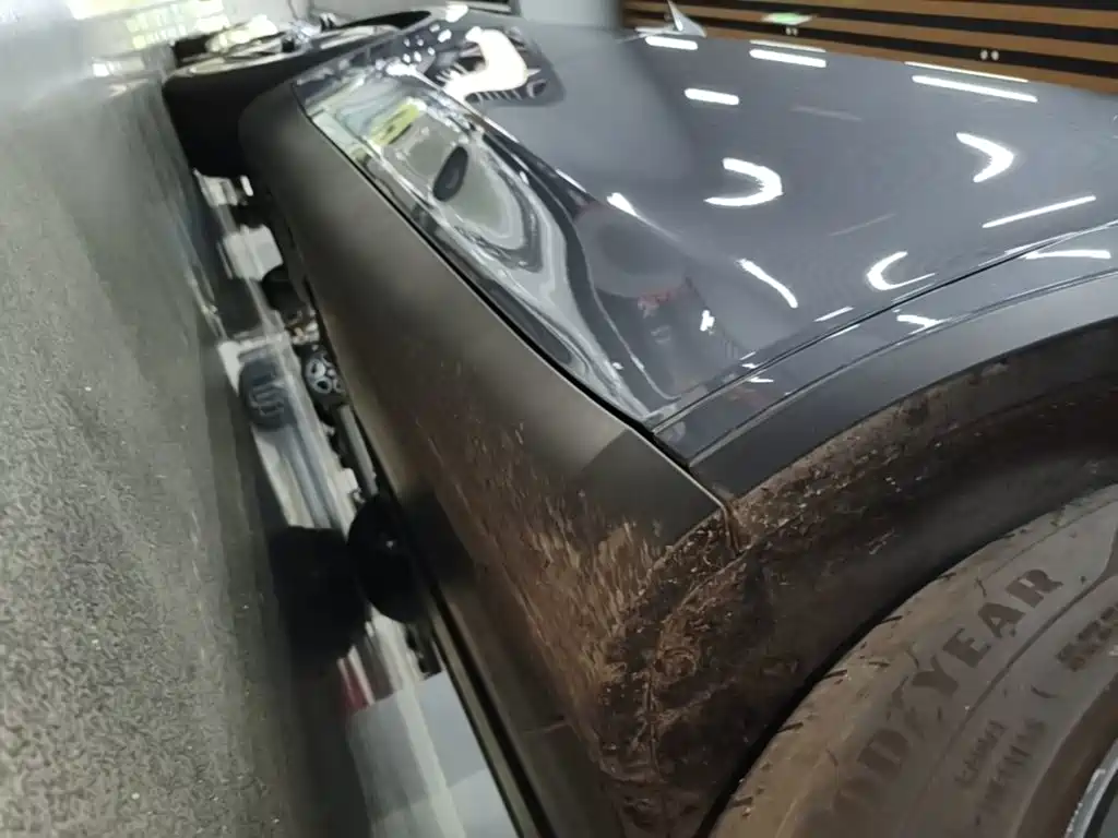 Tesla Model Y — миниатюра 21