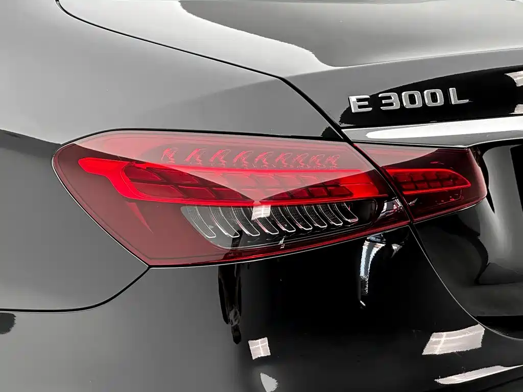 Mercedes-Benz E-Class 2023 — фото 13