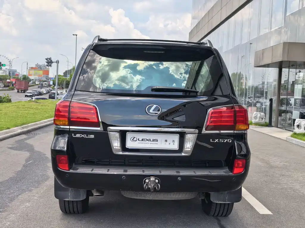 Lexus LX — миниатюра 10