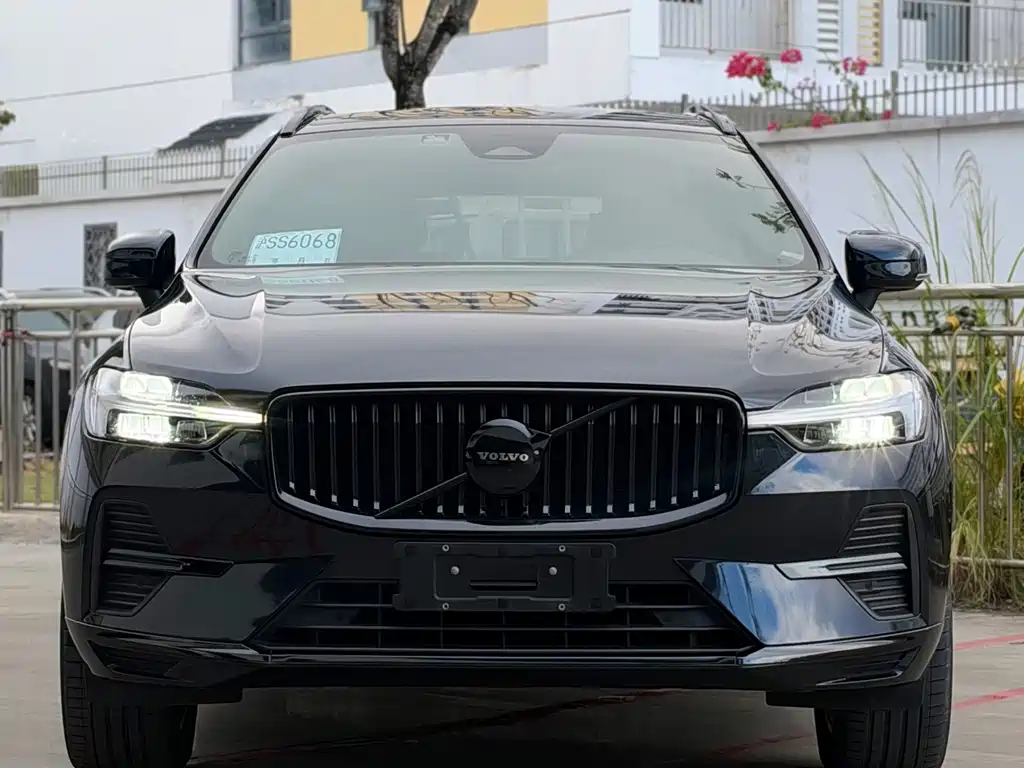 Volvo XC60 2022 — фото 2