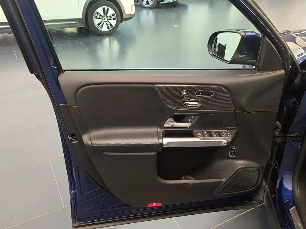 Mercedes-Benz EQB — миниатюра 5
