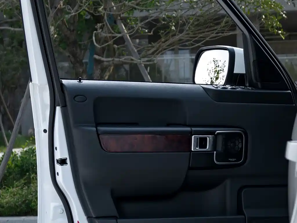 Land Rover Range Rover — миниатюра 9