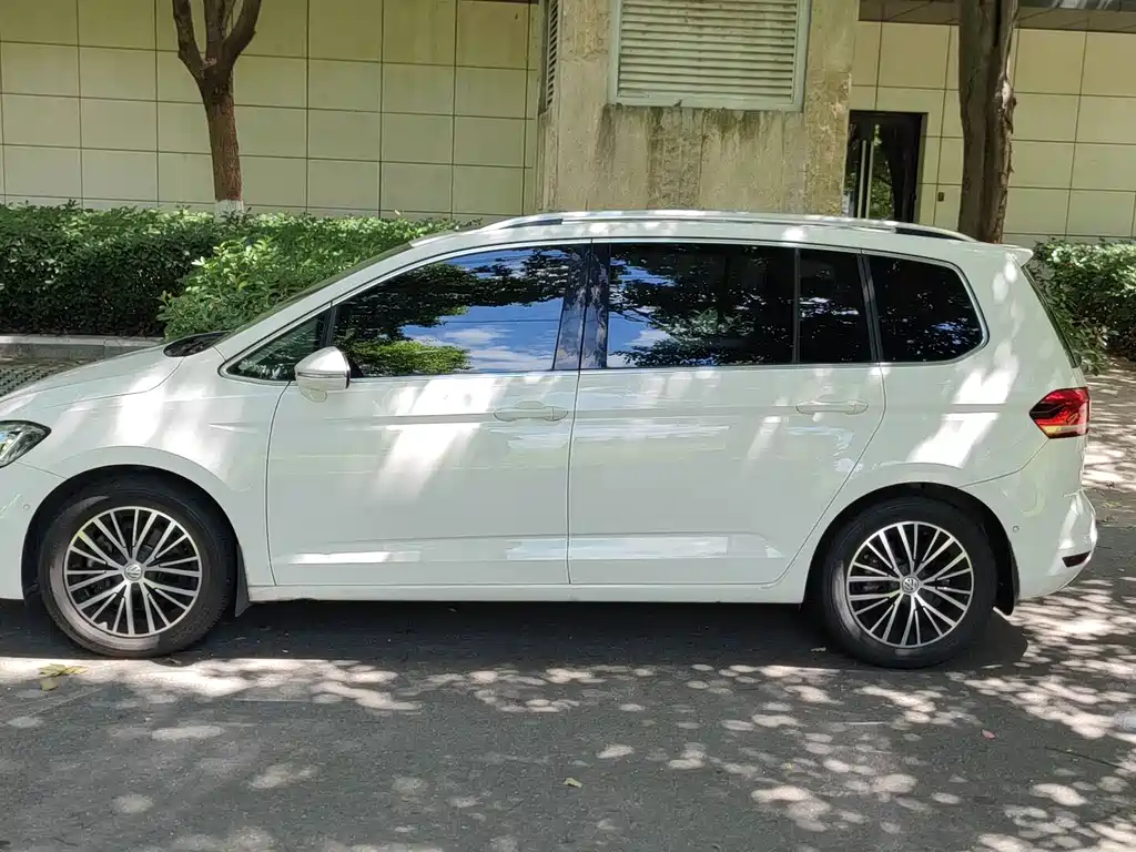 Volkswagen Touran — миниатюра 3