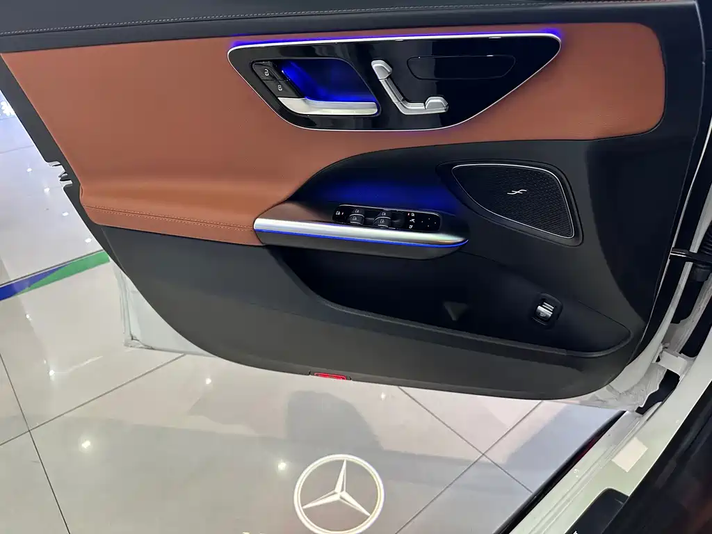 Mercedes-Benz C-Class — миниатюра 12