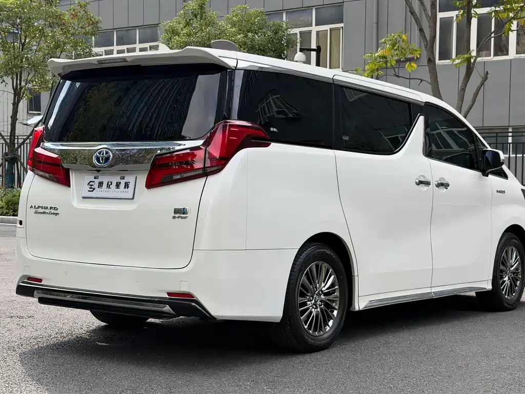 Toyota Alphard — миниатюра 6