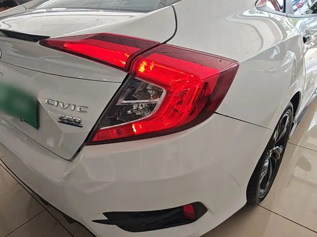 Honda Civic — миниатюра 8