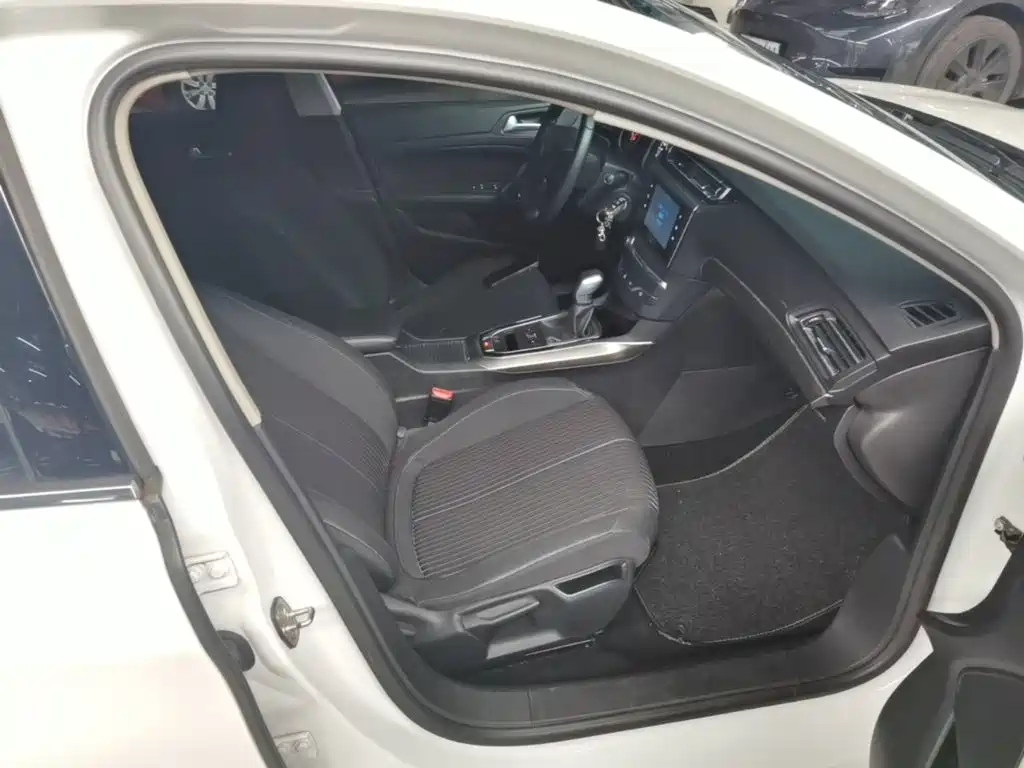 Peugeot 408 — миниатюра 25
