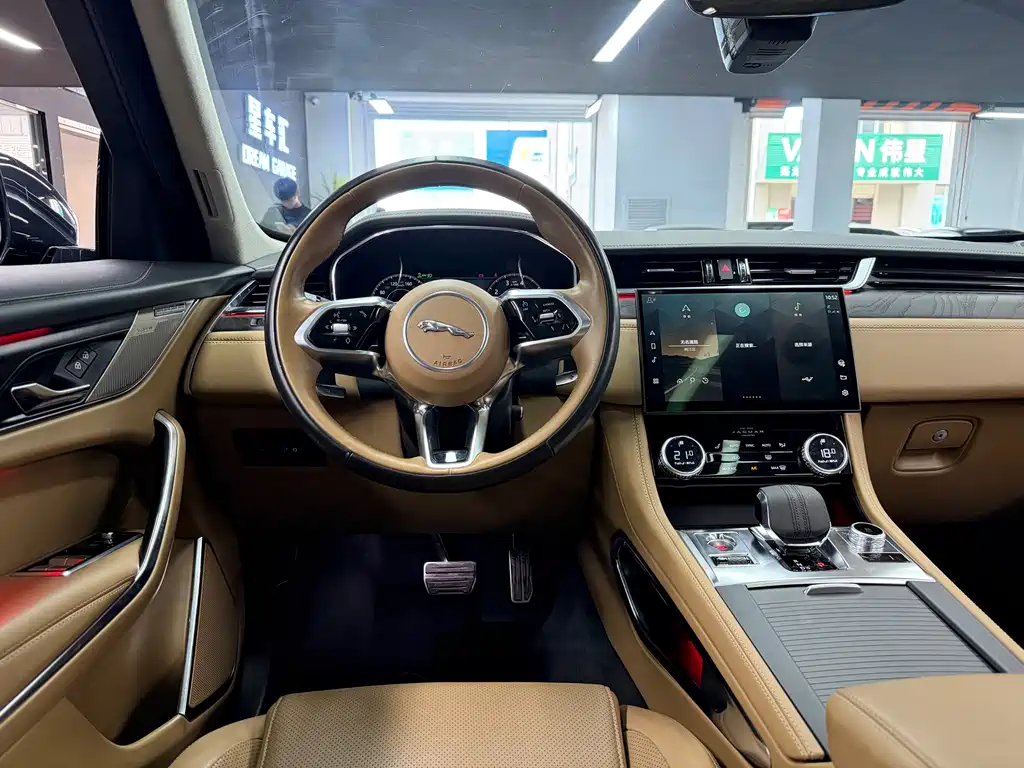 Jaguar F-PACE — миниатюра 7