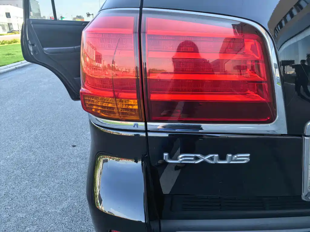 Lexus LX — миниатюра 9