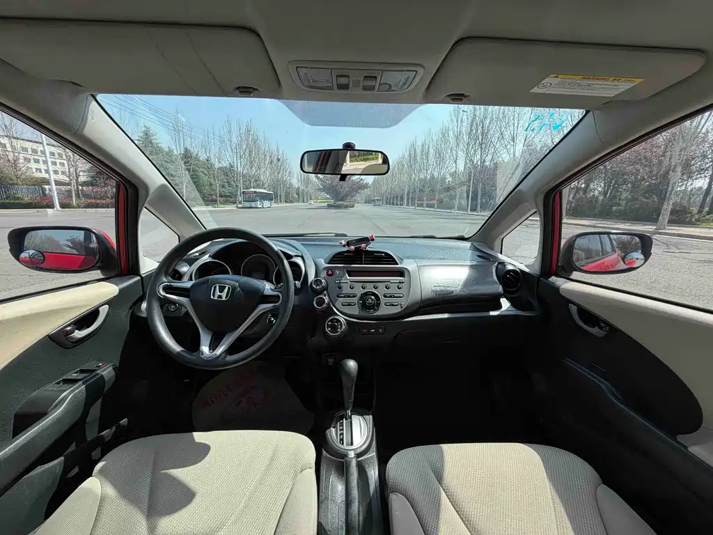 Honda Fit — миниатюра 10