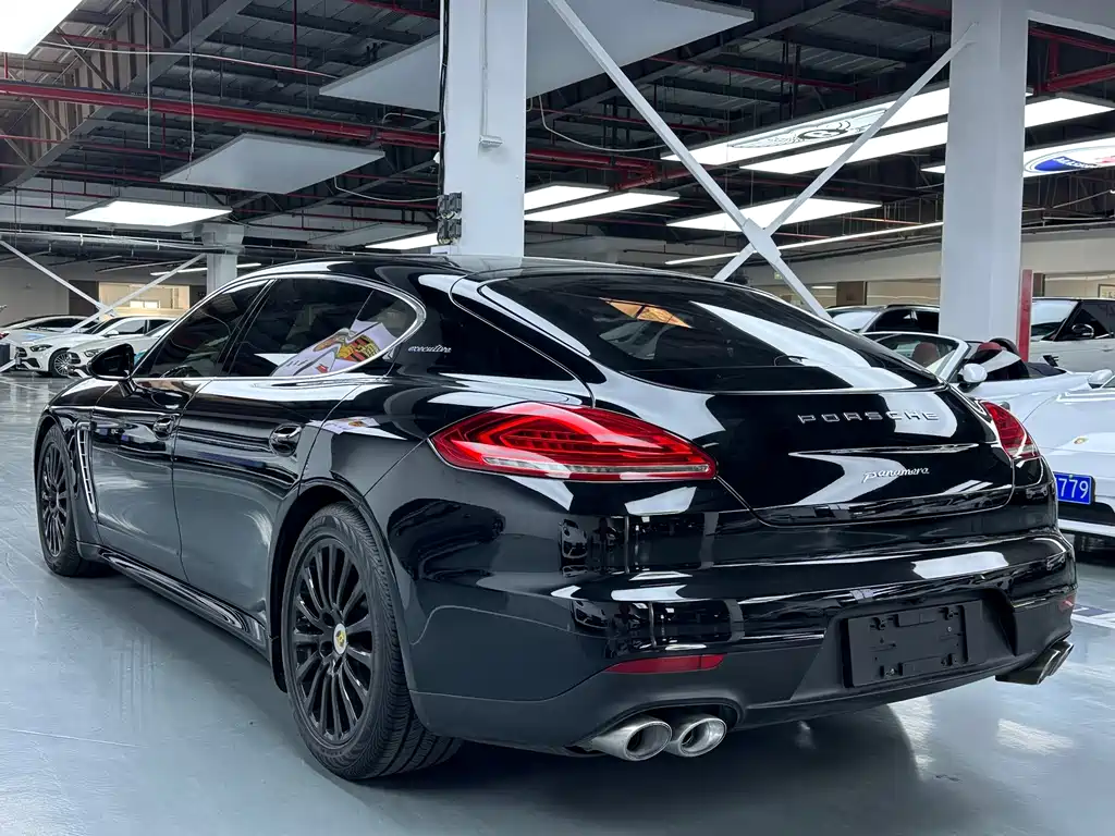 PORSCHE PANAMERA
