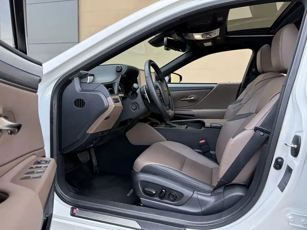 Lexus ES — миниатюра 11