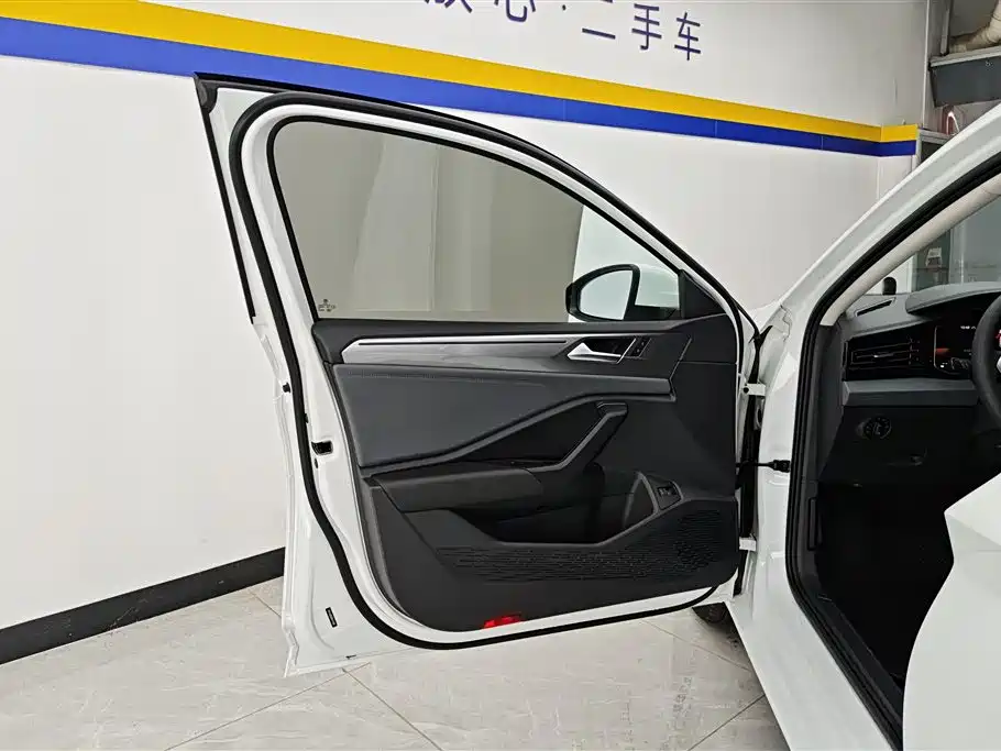 Volkswagen Sagitar 2024 200TSI DSG
