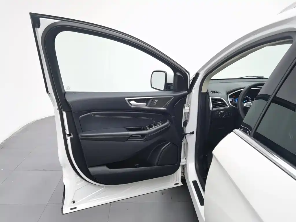 Ford Edge — миниатюра 8
