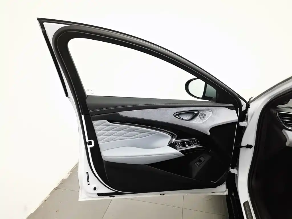 BYD Seal — миниатюра 8