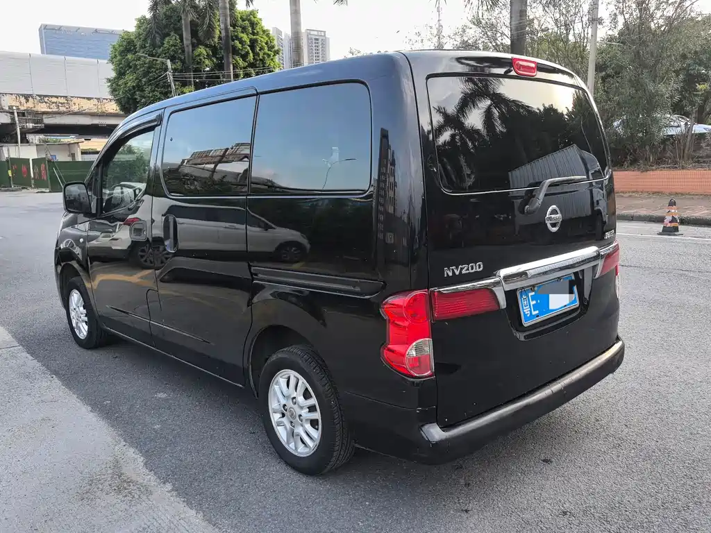Nissan NV200 — миниатюра 5