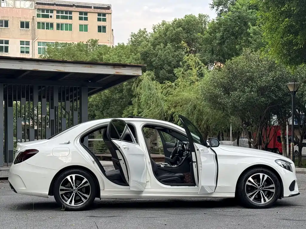 Mercedes-Benz C-Class — миниатюра 8