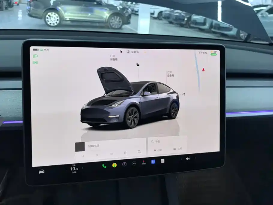 Tesla Model Y — миниатюра 14