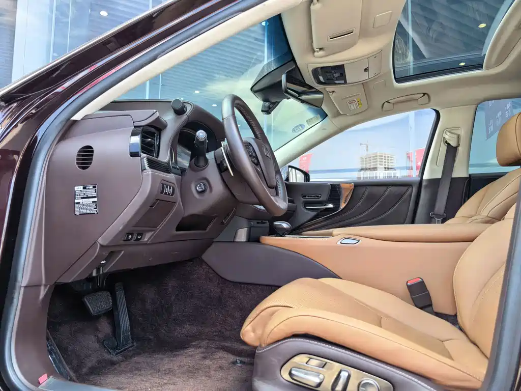 Lexus LS — миниатюра 5