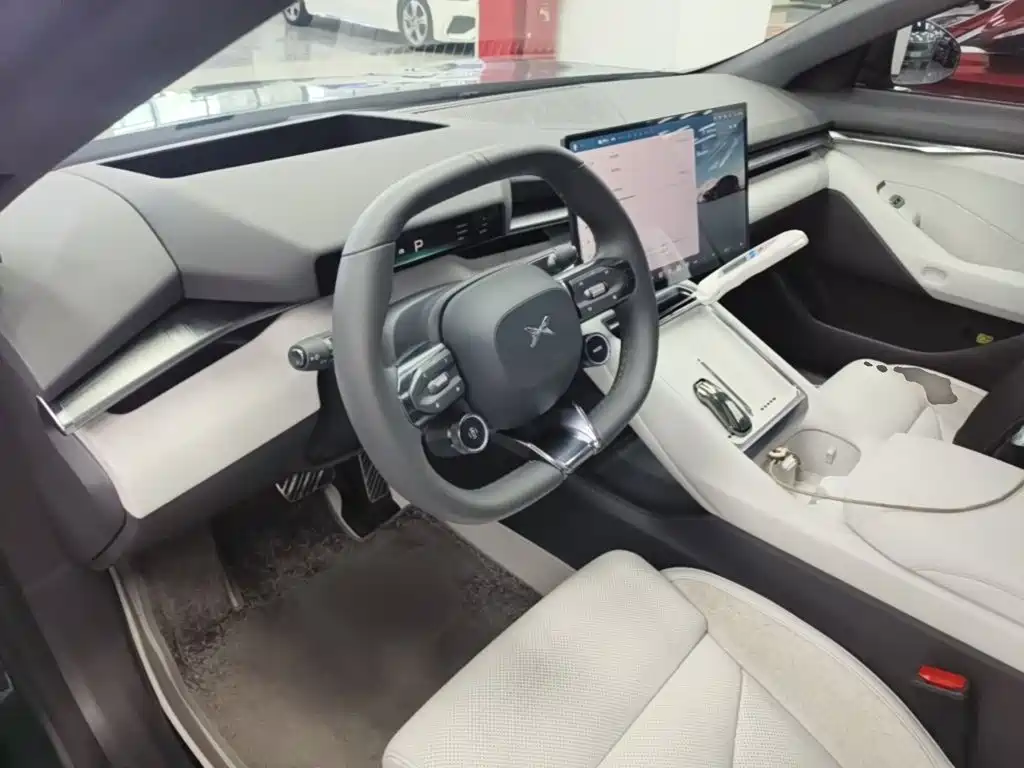 XPeng P7 — миниатюра 10