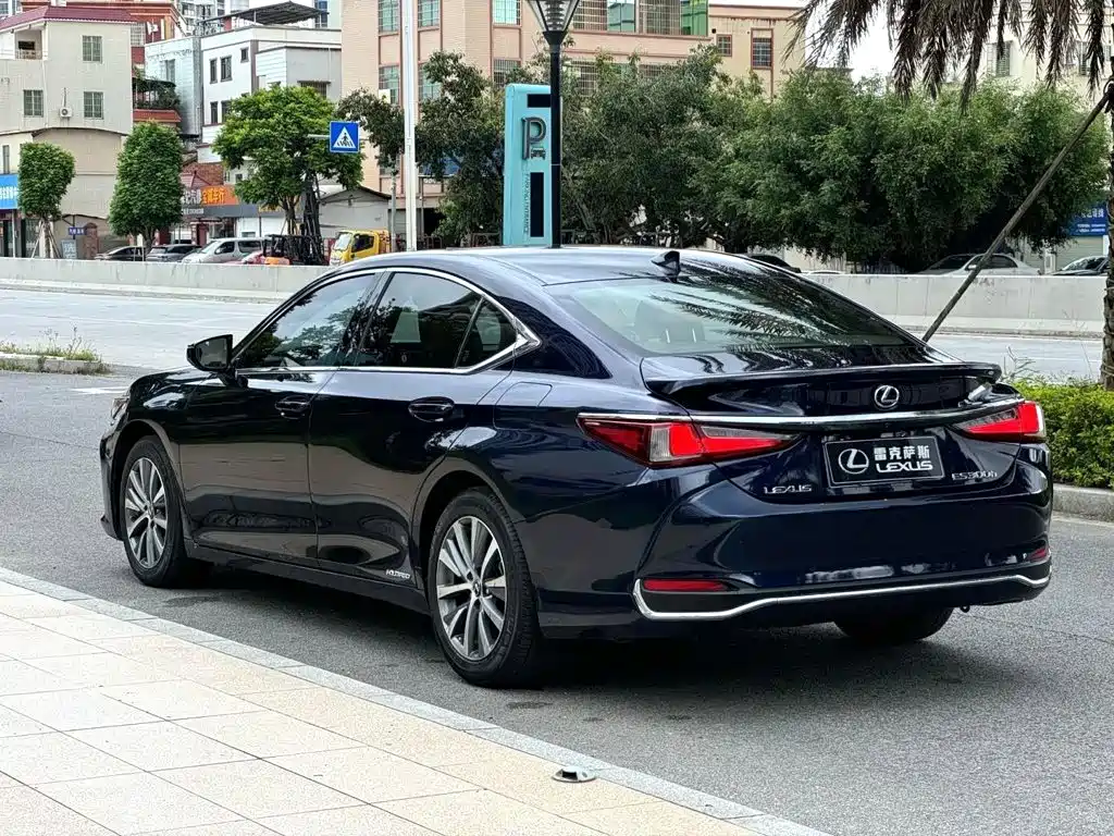 Lexus ES — миниатюра 5