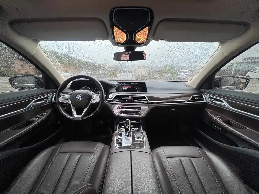 BMW 7 Series — миниатюра 12
