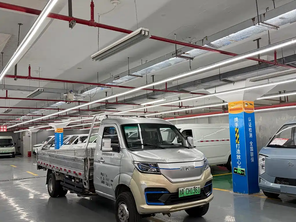 SRM Xinyuan T5L EV — миниатюра 3