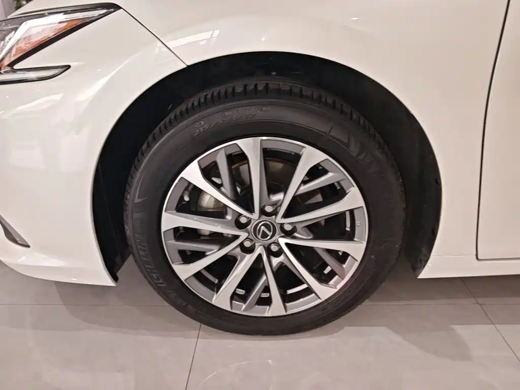 Lexus ES — миниатюра 23