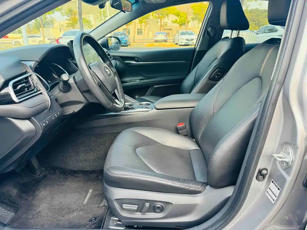 Toyota Camry — миниатюра 6
