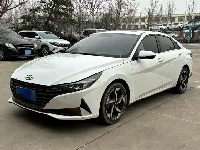 HYUNDAI ELANTRA
