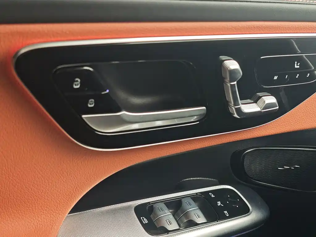 Mercedes-Benz GLC — миниатюра 12
