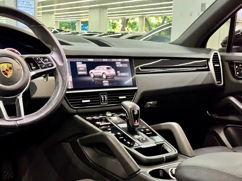Porsche Cayenne — миниатюра 10
