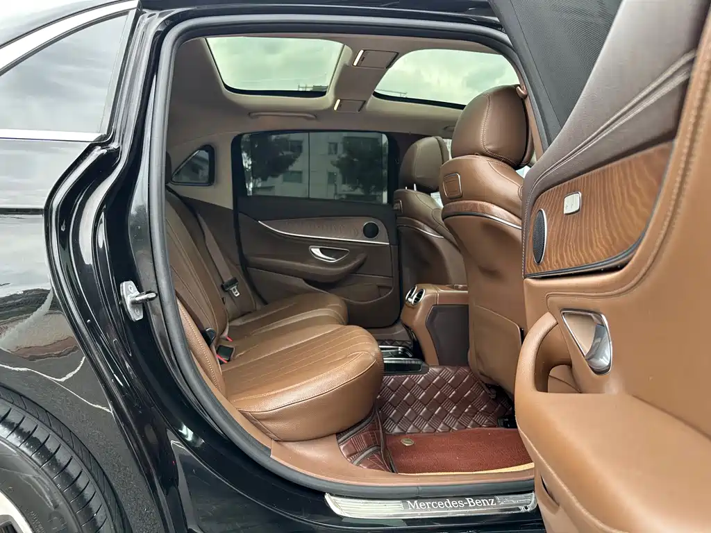 Mercedes-Benz E-Class — миниатюра 14