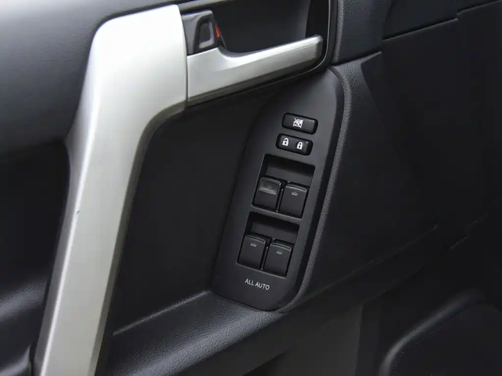 Toyota Prado — миниатюра 8