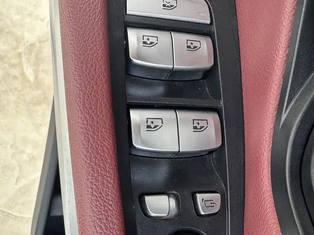 BMW 3 Series — миниатюра 12