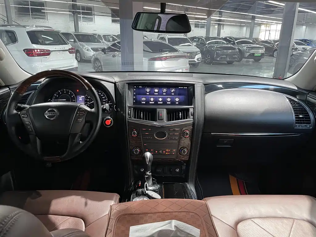 Nissan Patrol — миниатюра 5