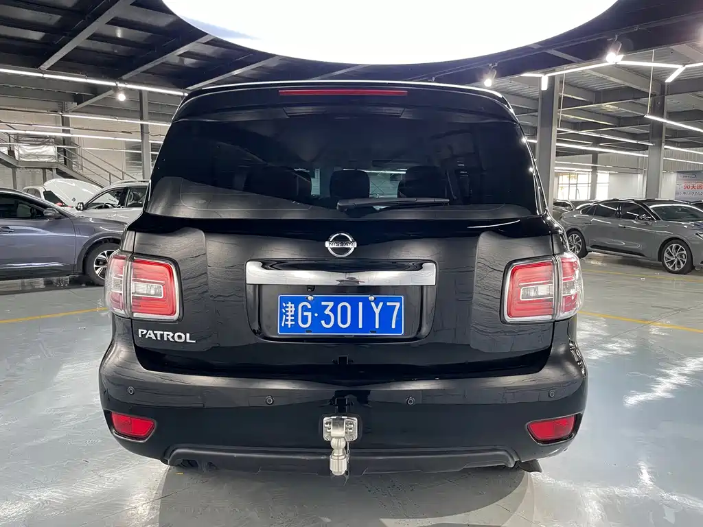 Nissan Patrol — миниатюра 16