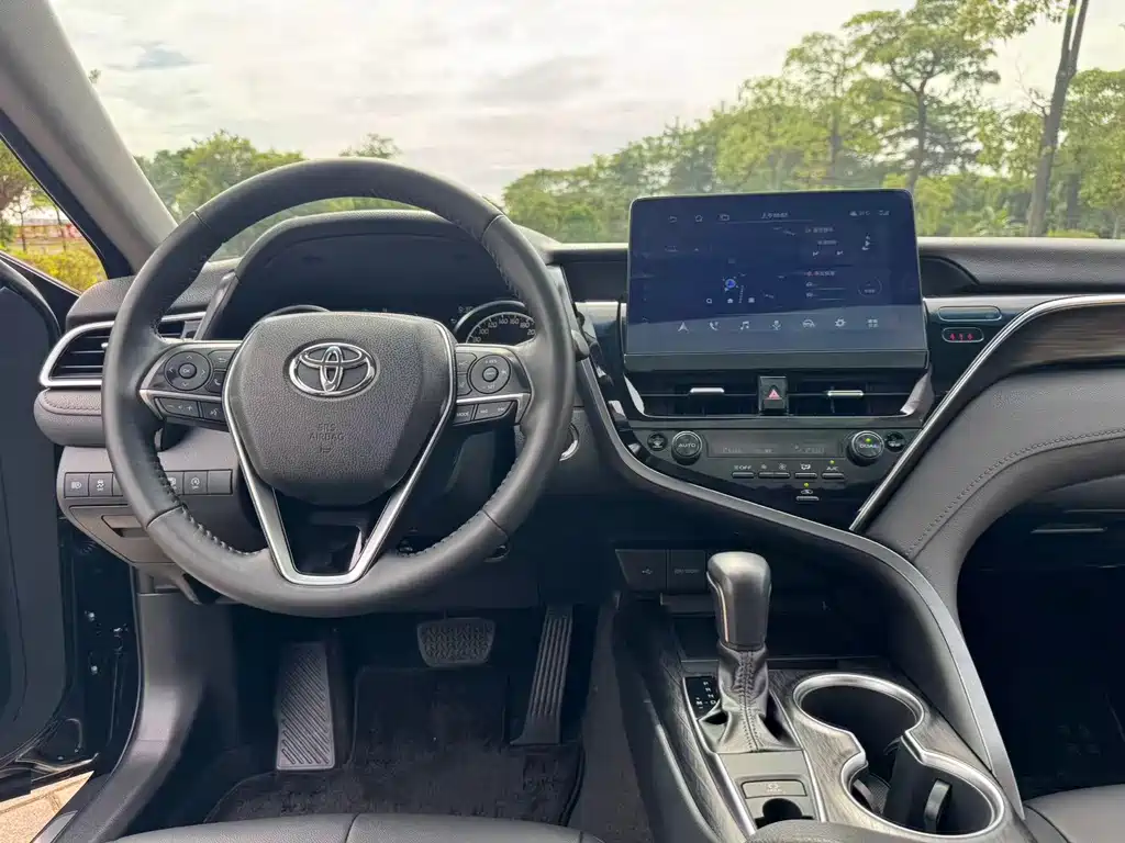 Toyota Camry — миниатюра 10