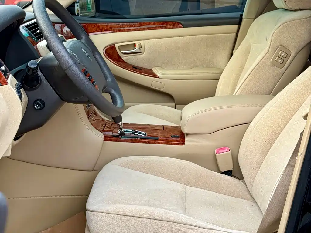 Toyota Crown — миниатюра 5